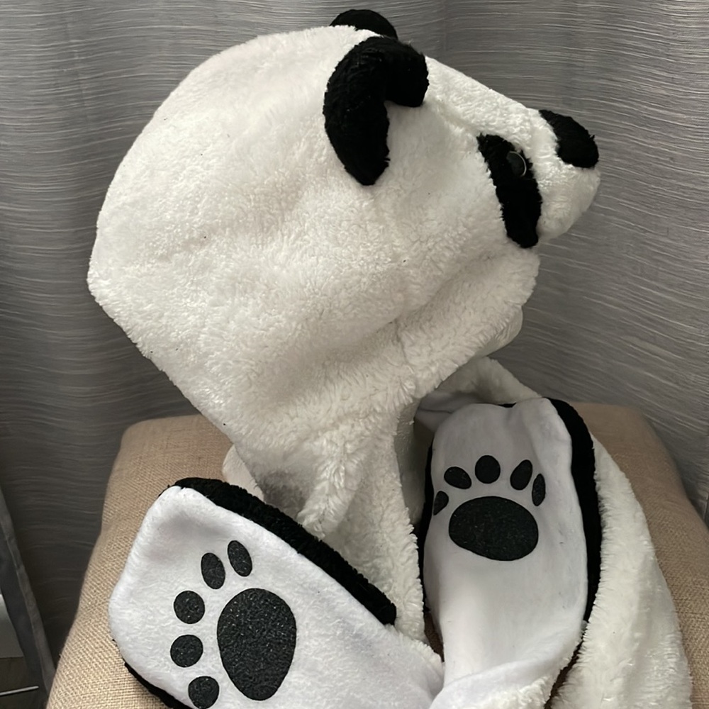 Panda-Themed Black and White Hat - Picture 4 of 9